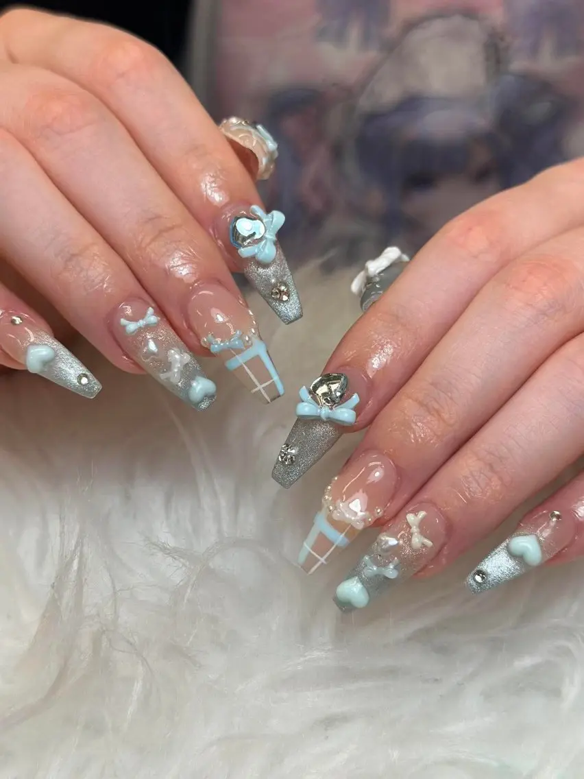 ネイル チークネイル ハート ホログラムネイル ミラーネイル ニュアンスネイル ハンドネイル Nie Nail Shinokuboのネイルデザイン