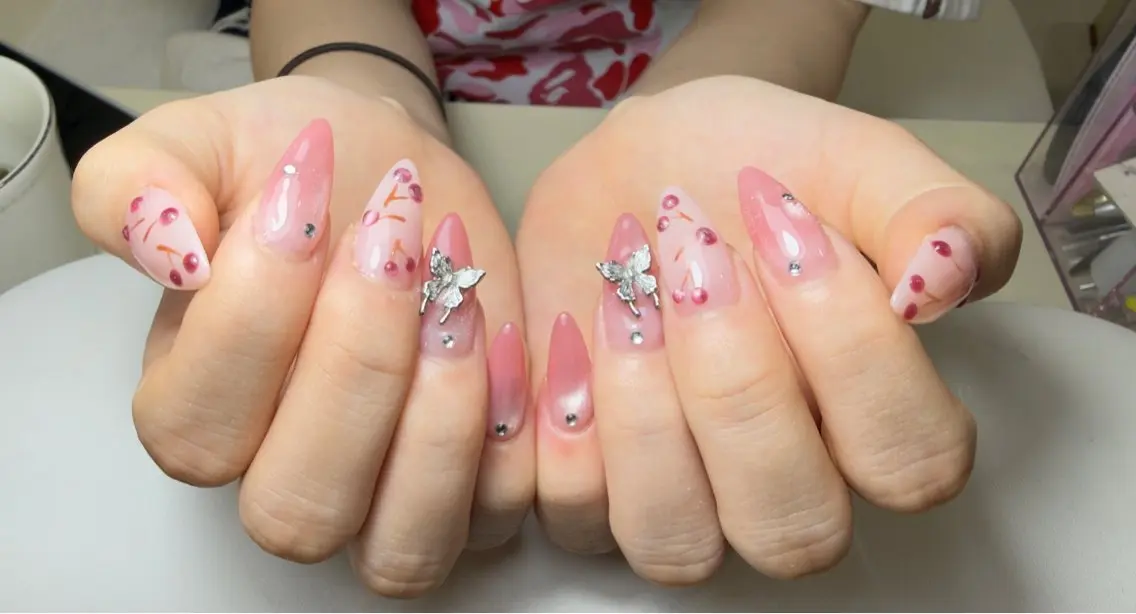 ネイル アートネイル ガーリー ラメ(グリッター) ピンク ぷっくりネイル ハンドネイル LYYM Salon Momoのネイルデザイン