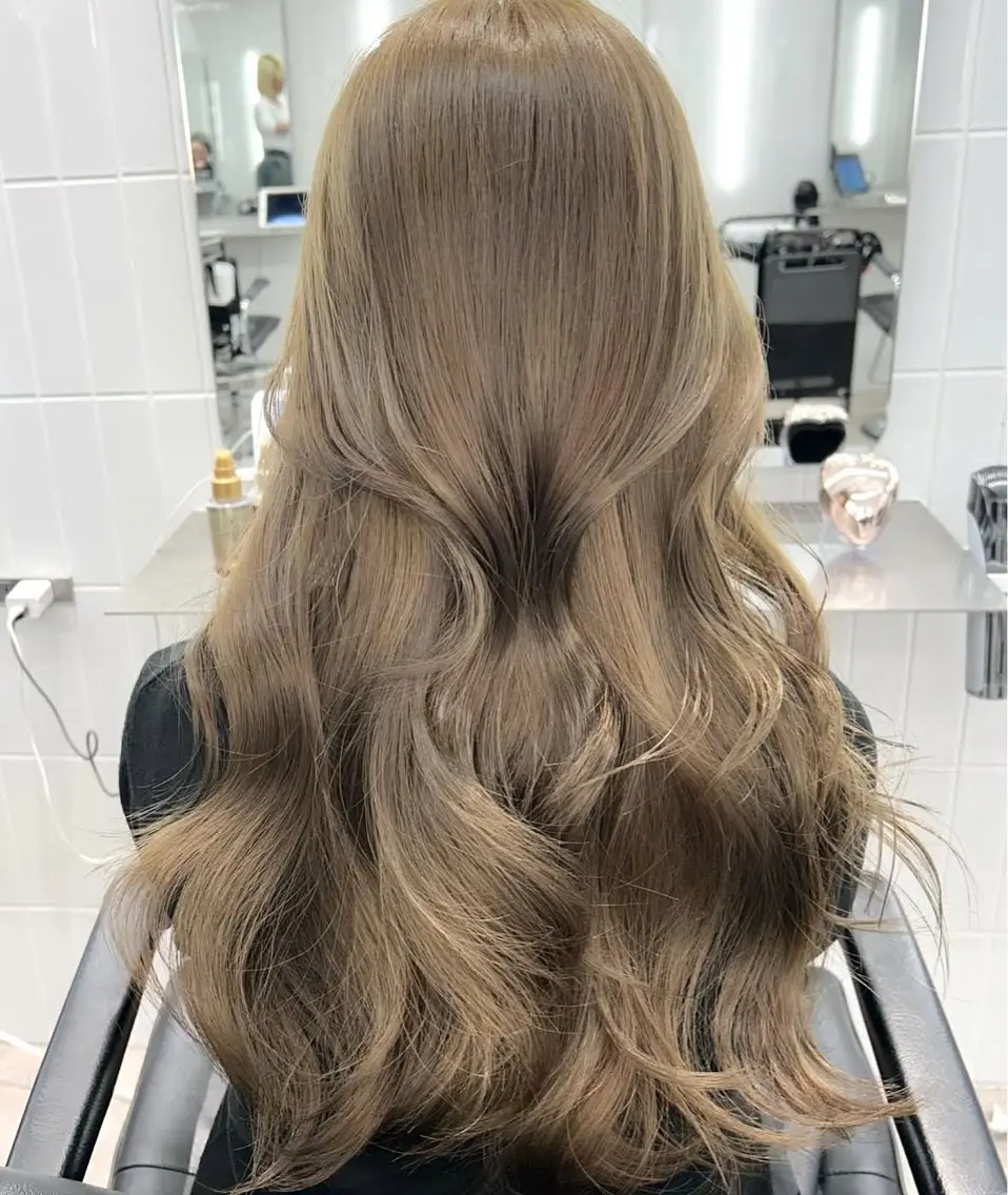 ロング ヘアカラー トリートメント saho😶️️꙳⟡ ミルクティーベージュのヘアスタイル