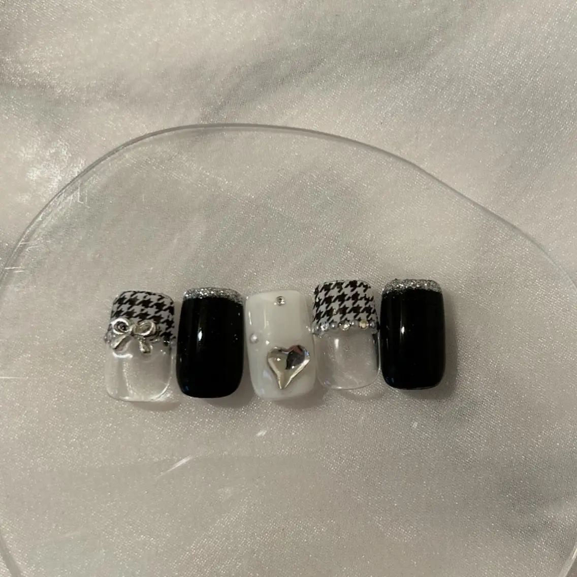 ネイル 成人式 フレンチネイル ガーリー ハート キラキラネイル ハンドネイル ハンドケア lylynail YUUKAのネイルデザイン