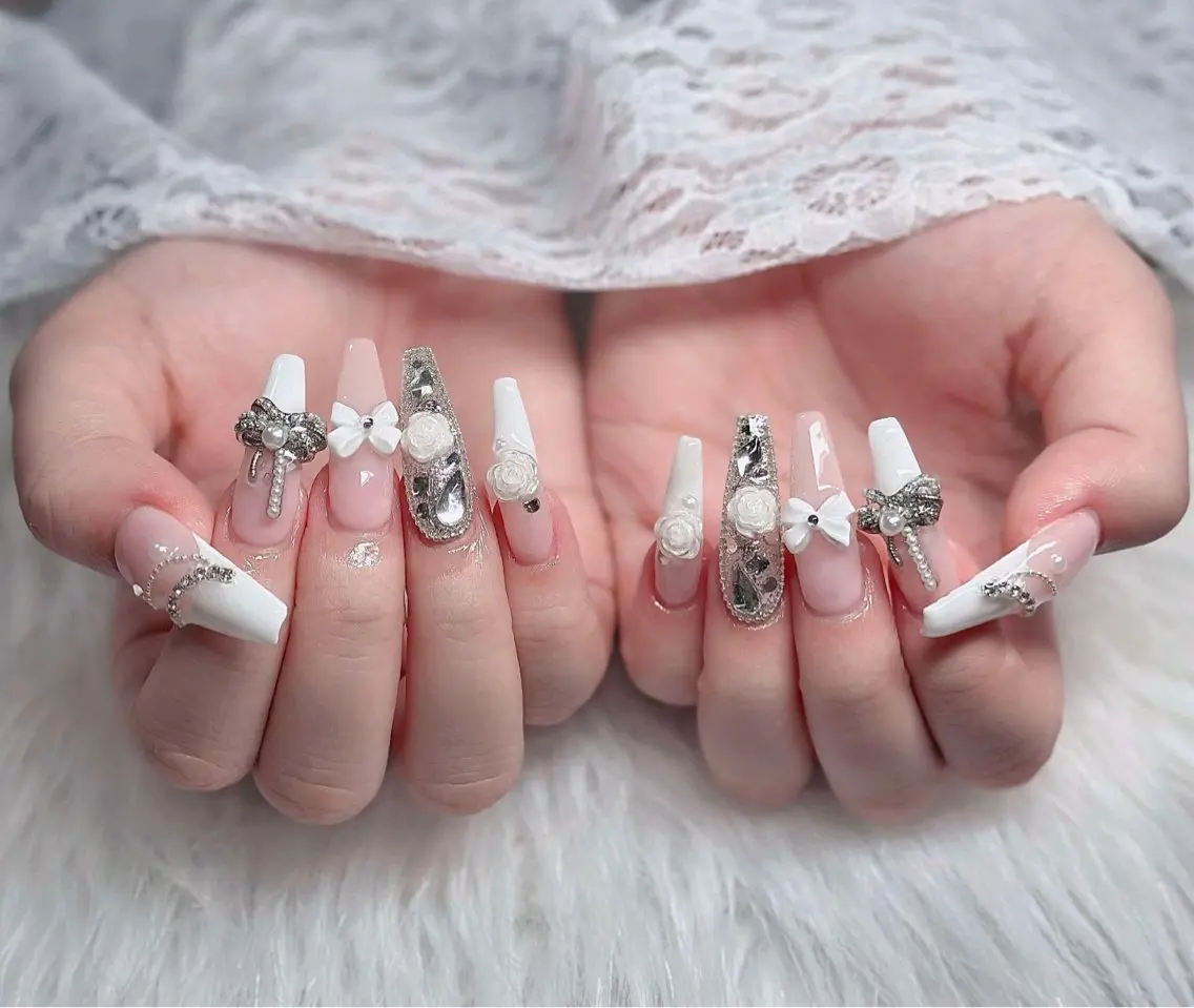 ネイル フレンチネイル ジェルネイル ガラスフレンチ ハロウィン ハート H.baby Nail Salonのネイルデザイン