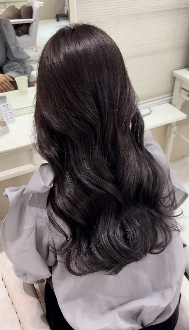 ロング カラー 黒髪 透明感カラー ヘアカラー クララ 🐈‍⬛のヘアスタイル