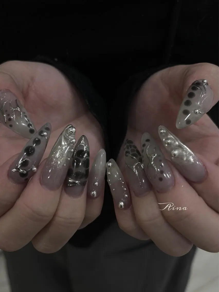 ネイル ハンドネイル moca心斎橋店 Aina🐈⬛🤍のネイルデザイン