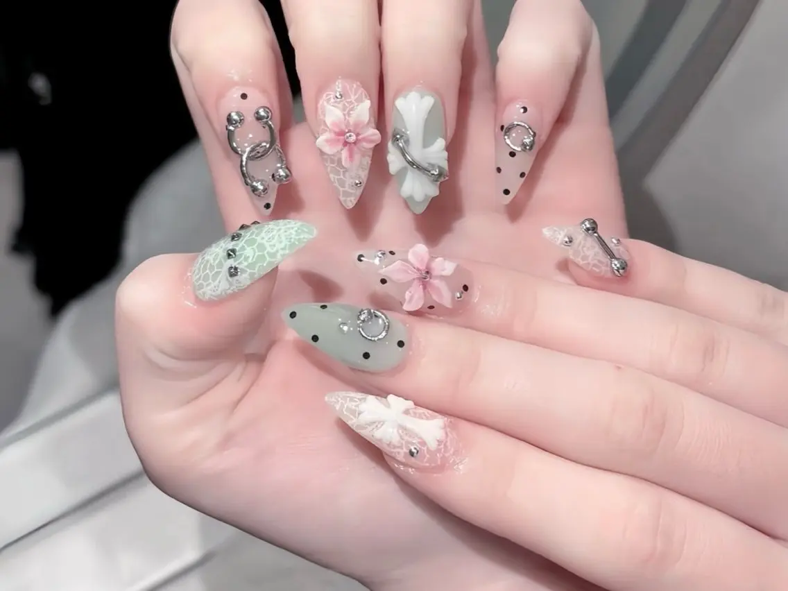 ネイル 韓国ネイル マグネットネイル 持ち込み ニュアンスネイル シンプルネイル ハンドネイル Huyn Nail Shinjyukuのネイルデザイン