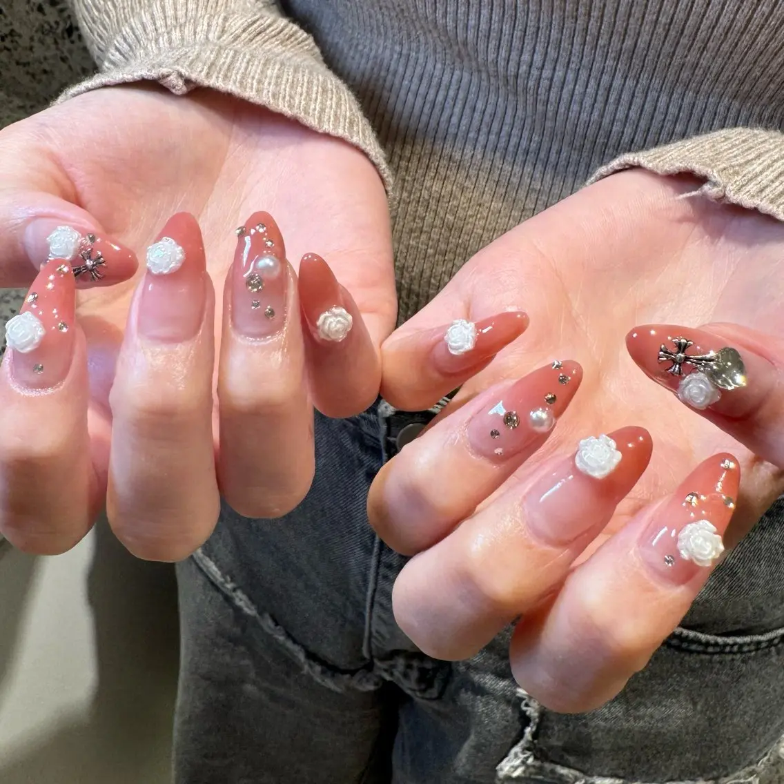 ネイル グラデーション ハンドネイル RIEKO🍒 ワンホン♡推しネイルのネイルデザイン