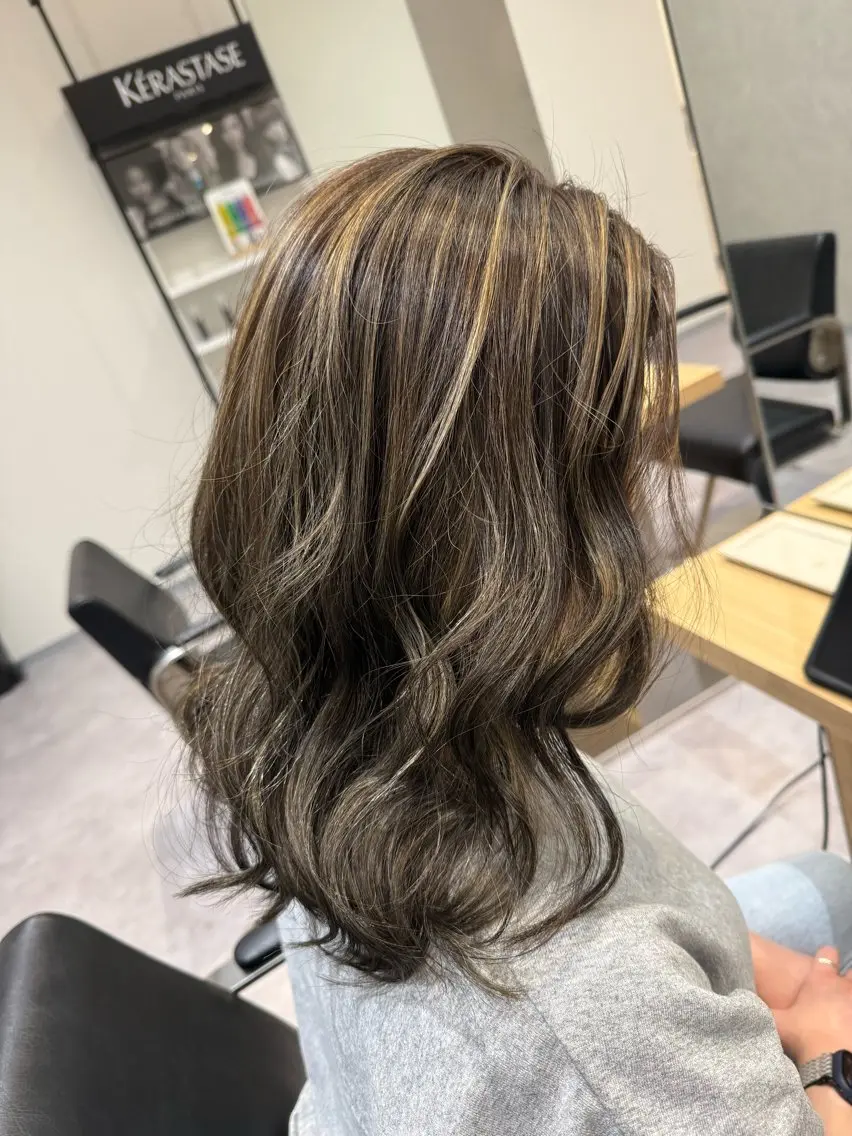 カラー グレージュ ハイライトカラー 縮毛矯正 カット ヘアカラー トリートメント 長谷川 紗羅のヘアスタイル