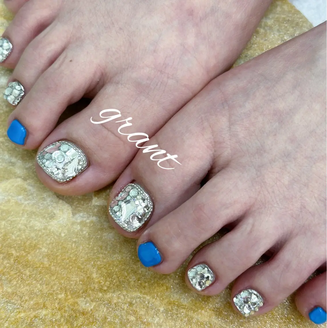 ネイル フットネイル キラキラネイル フットネイル nailsalon grantのネイルデザイン