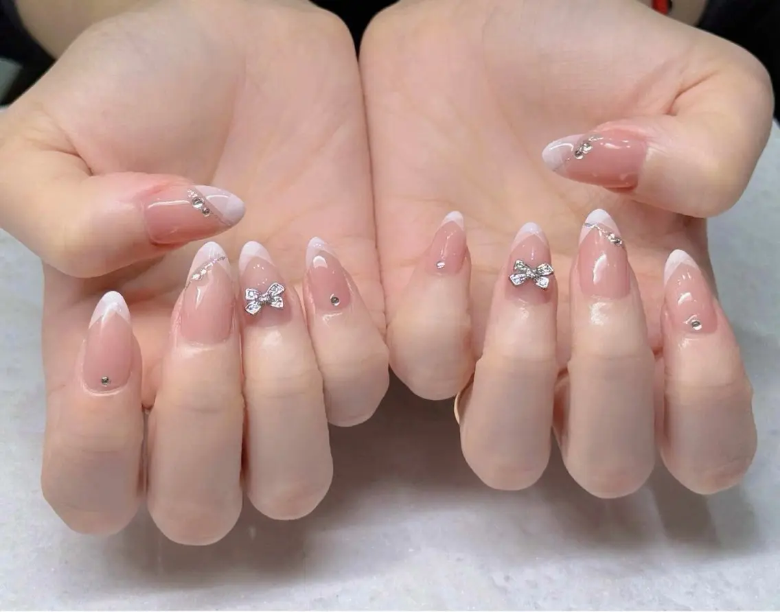 ネイル オーロラネイル ブルー チークネイル フットネイル フレンチネイル ハンドネイル GIN NAILのネイルデザイン