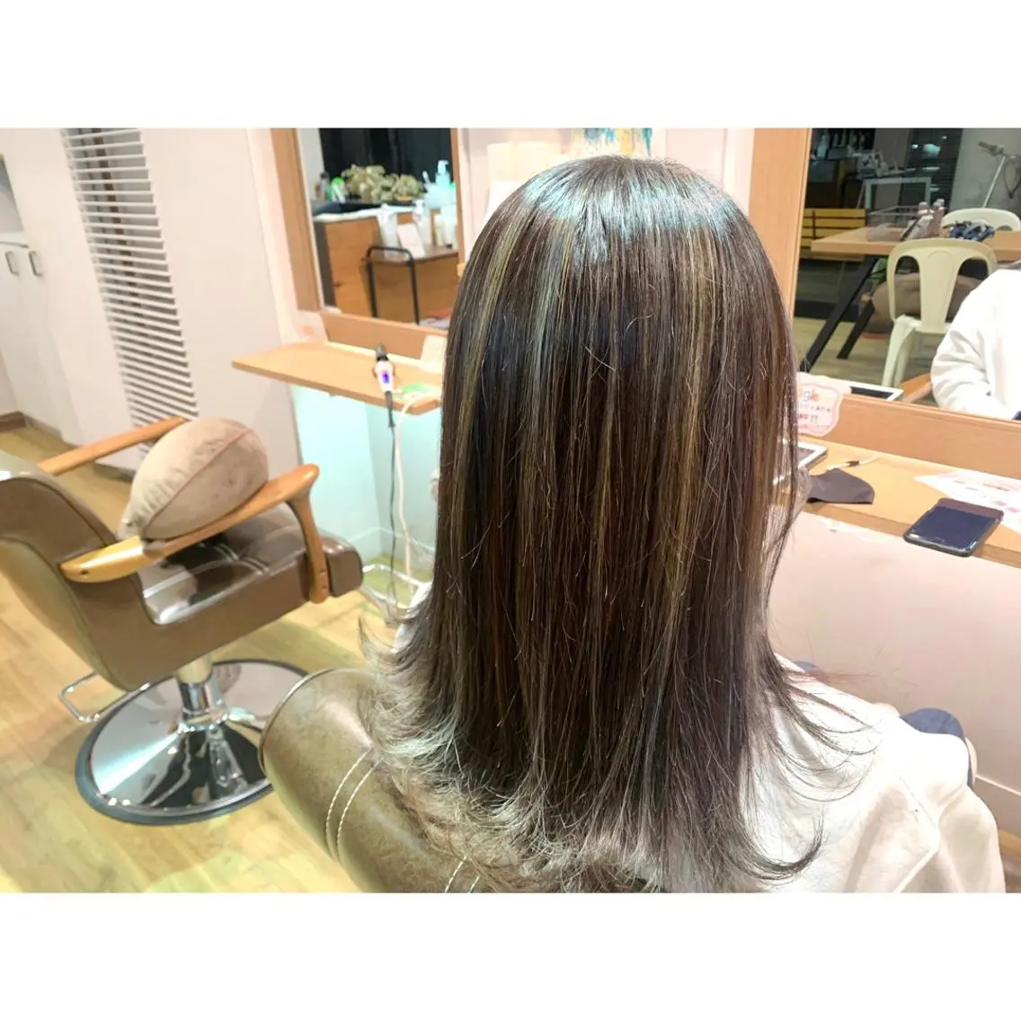 ロング カラー アッシュ アッシュグレー ヘアカラー トリートメント ツキダテ ユイのヘアスタイル