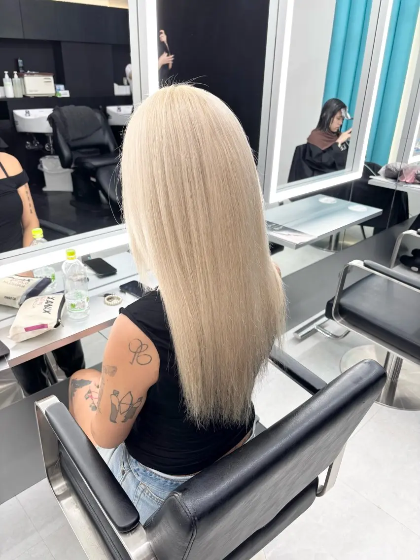 ロング カラー ベージュカラー ホワイトベージュ ヘアカラー TACE AYANOのヘアスタイル