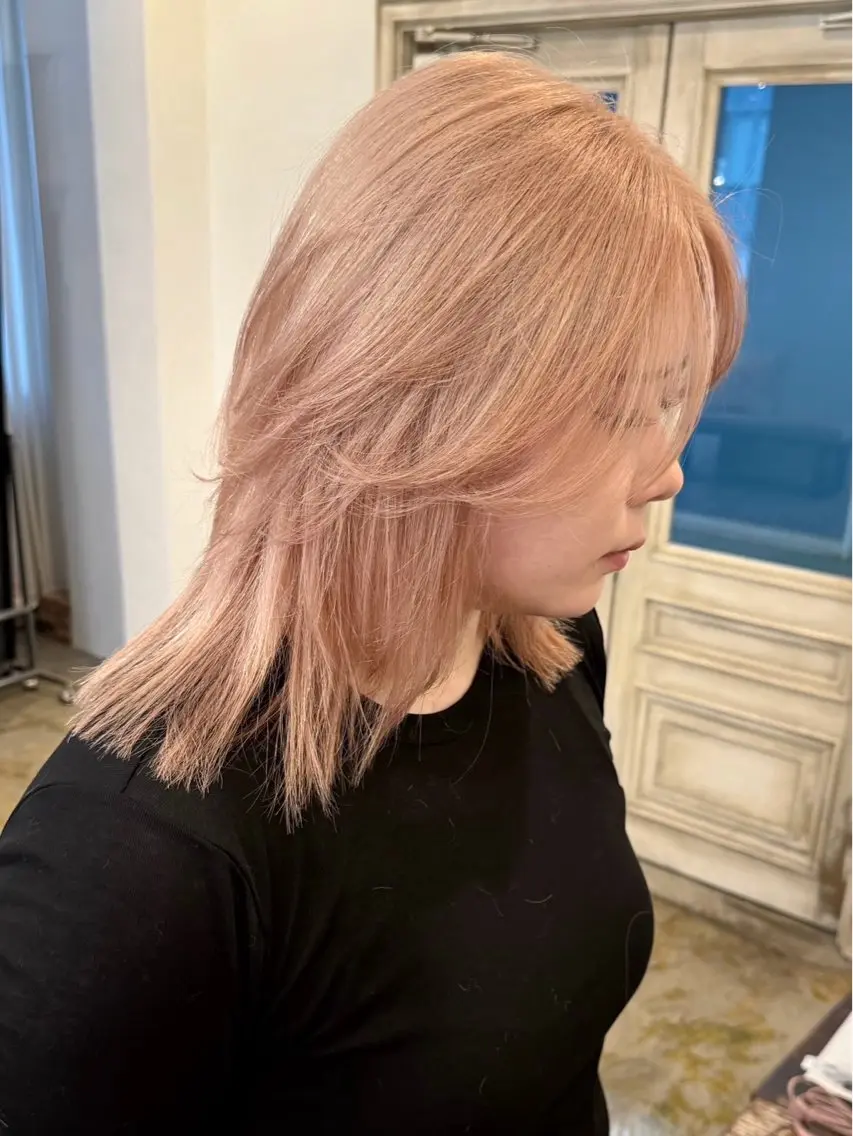 ミディアム ヘアカラー miyu カット・ハイトーンのヘアスタイル