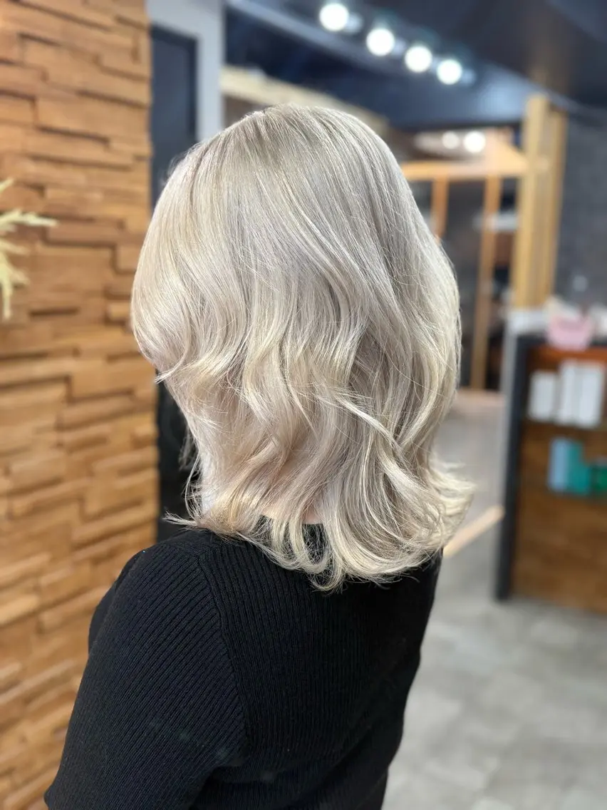 セミロング カラー ヘアカラー RIEブリーチ& エクステ特化型のヘアスタイル
