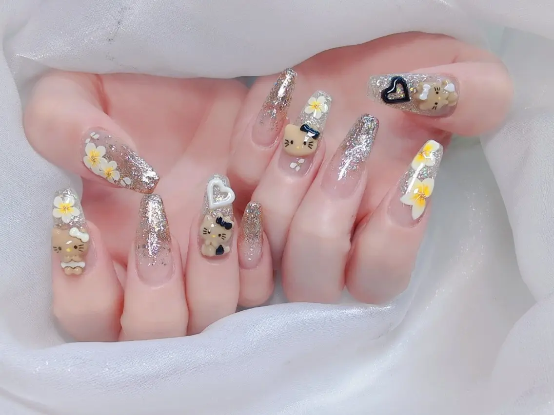 ネイル フラッシュネイル フレンチネイル キラキラネイル ラメ(グリッター) マグネットネイル Chouette Nailのネイルデザイン