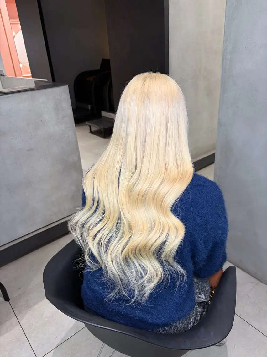 カラー offwhite Nano🪩🧡のヘアスタイル