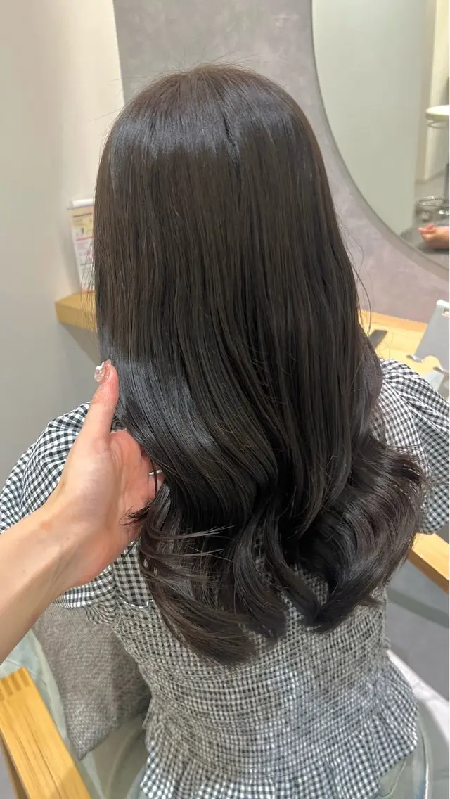 ロング カラー オリーブカラー miha HARVEYのヘアスタイル