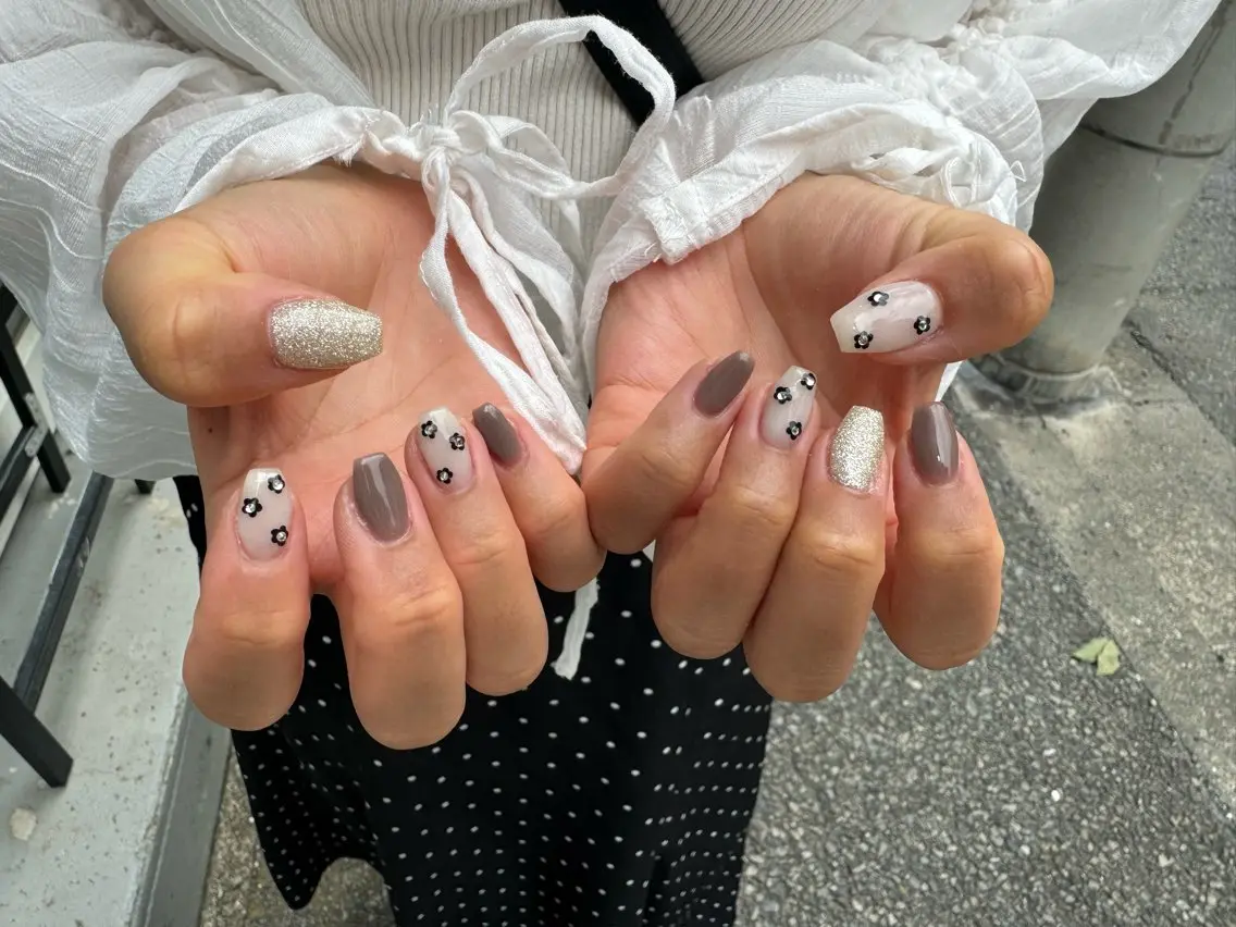 ネイル LAVISH 大和店 emi・:*+のネイルデザイン