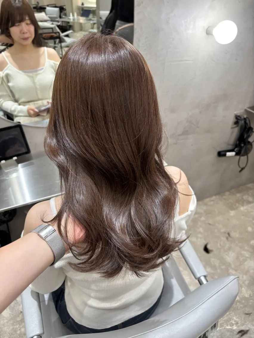 セミロング カット ヘアカラー コトネ🫧 韓国風レイヤーカットのヘアスタイル