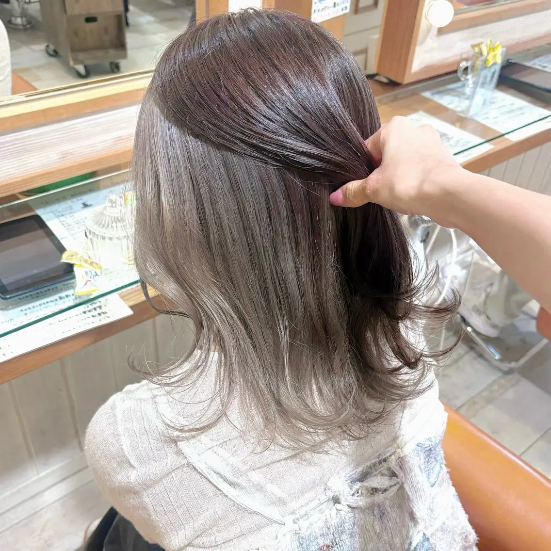 ミディアム カット ヘアカラー 🌸小島友梨香🌸 ブリーチカラーのヘアスタイル