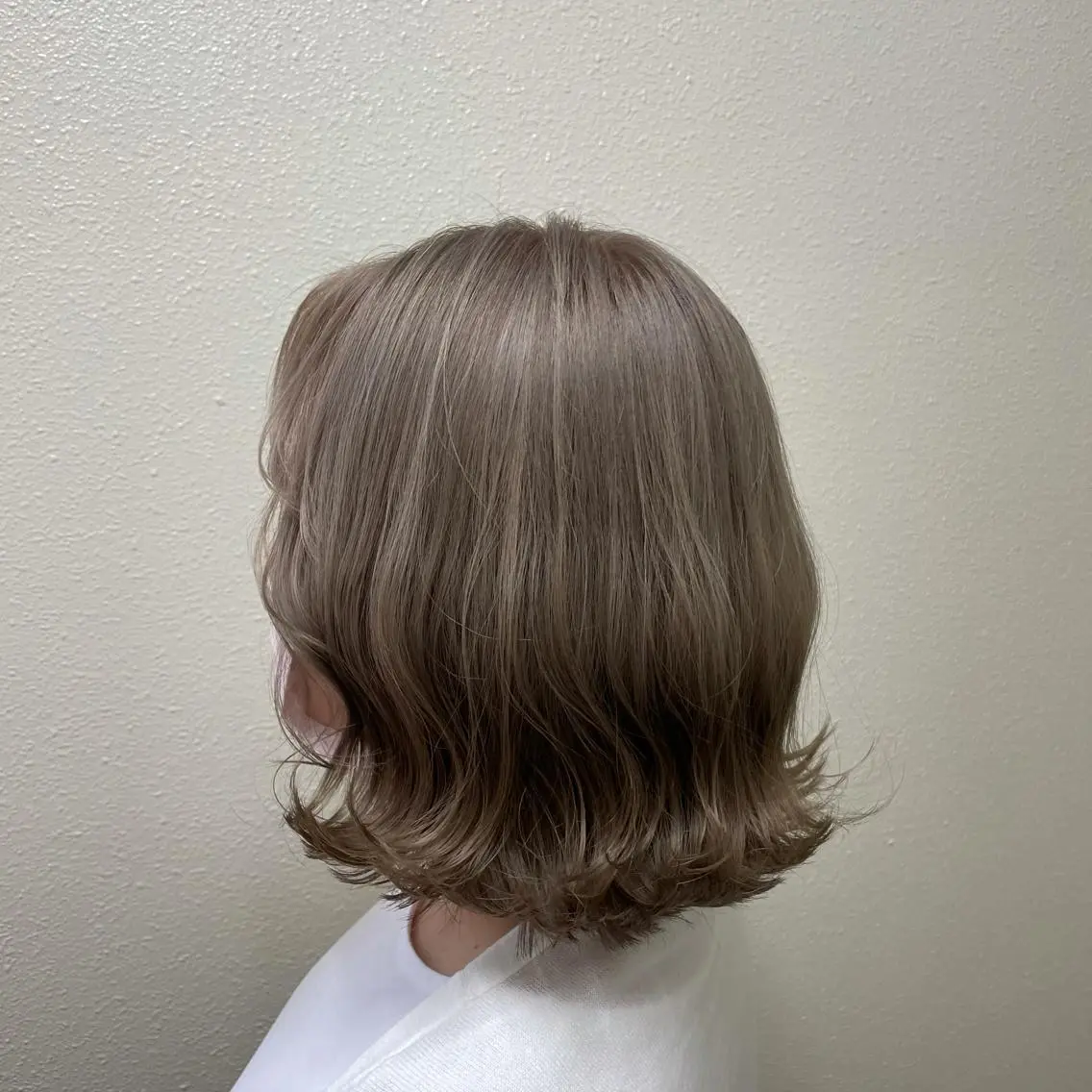 ミディアム カラー パーマ ヘアアレンジ メンズ キッズ ネイル マツエク・マツパ メンズブリーチ メンズハイライト メンズインナーカラー メンズ韓国風 ブリーチ ヘアカラー トリートメント ヘアセット 切りっぱなしヘアボブ ミディアムヘアRYOのヘアスタイル