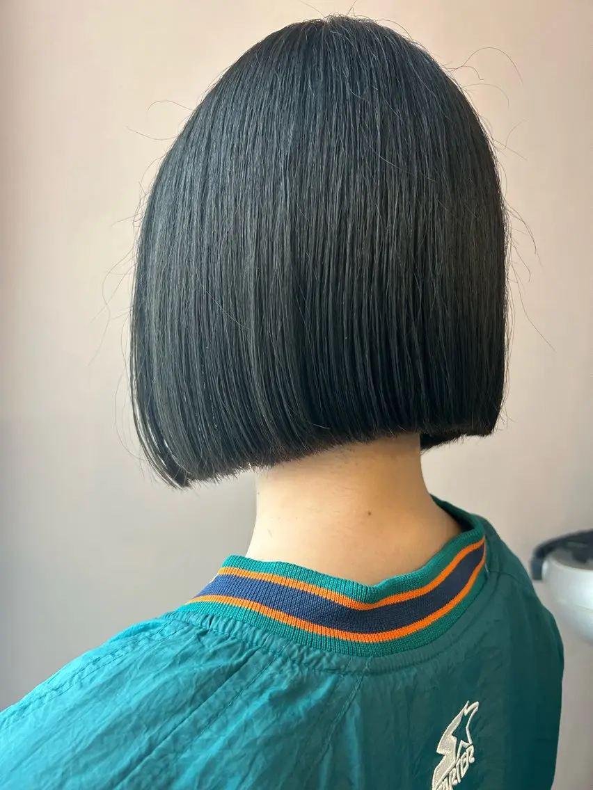 ショート カラー 前下がりボブ 透明感カラー グレージュ オリーブグレージュ オリーブグレー カット ヘアカラー トリートメント hubhair レイヤー/透明感のヘアスタイル