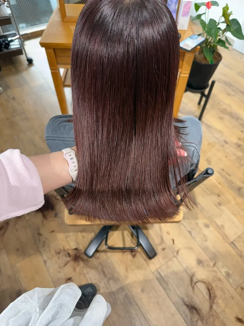 ミディアム カラー 切りっぱなしボブ レッドカラー バイオレットカラー ボブ ✨艶髪✨ 奈須晴香のヘアスタイル