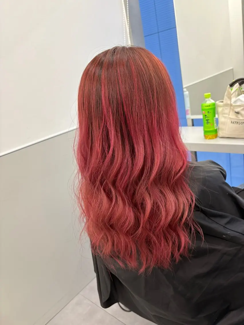 ロング カラー グラデーションカラー ヘアカラー 天野 利咲のヘアスタイル