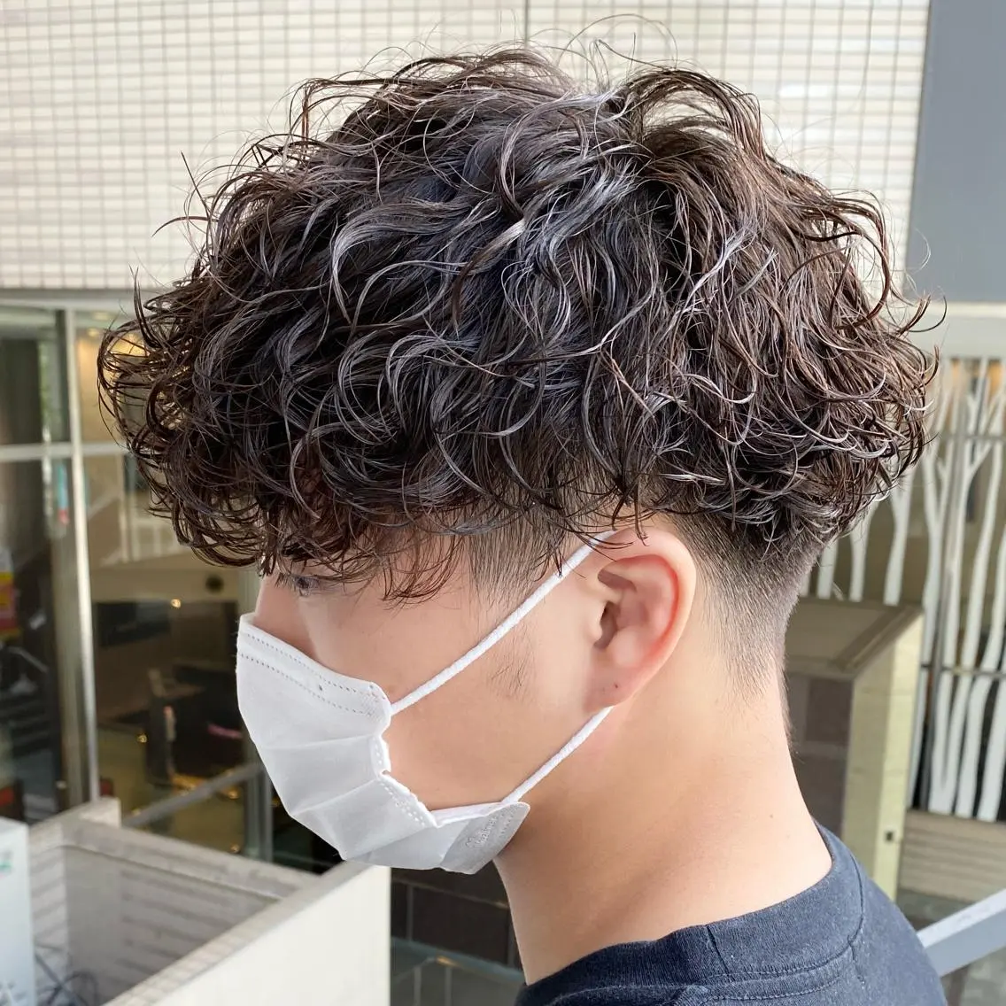 パーマ メンズ アイブロウ 曲がる縮毛矯正 LIBER 岩名のヘアスタイル