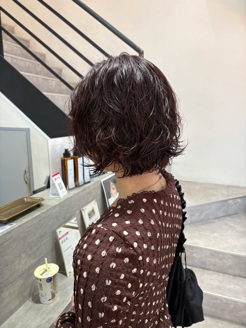 ショート くせ毛 カット パーマ 佐々木 芽衣のヘアスタイル