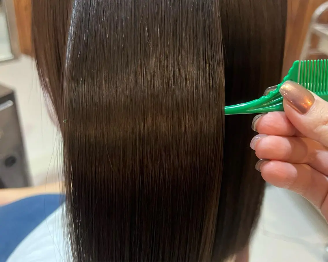 セミロング カラー パーマ ヘアアレンジ キッズ ネイル マツエク・マツパ 縮毛矯正 ストレートパーマ 縮毛矯正 Lisa 海外風スパイラルのヘアスタイル