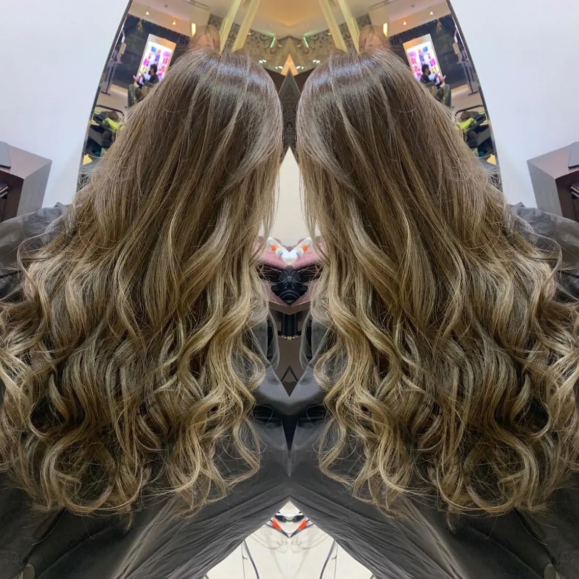 ロング カラー カット ヘアカラー トリートメント 吉本 yoshimotoのヘアスタイル