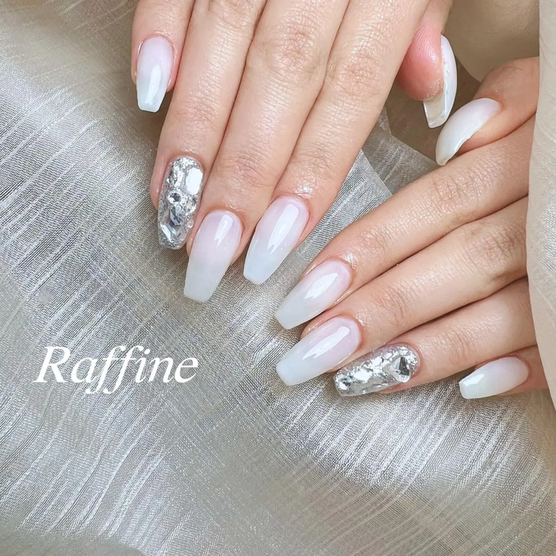ネイル ハンドネイル RAFFINE haru🦋🩵のネイルデザイン