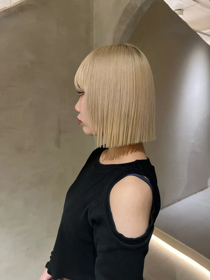 ミディアム カット 切りっぱなしボブ/ 艶カラー/綾莉のヘアスタイル