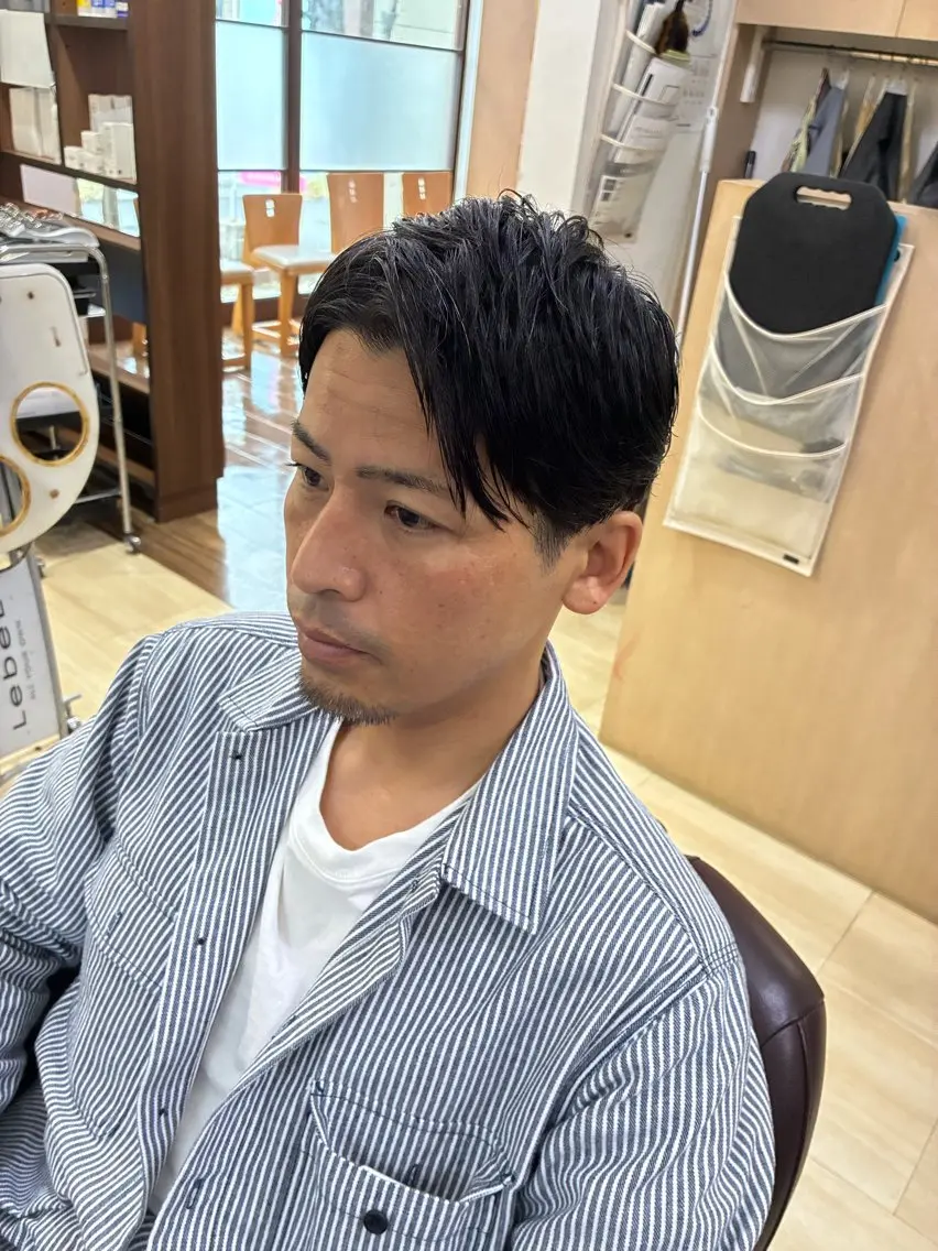 ショート メンズ アップバング ショートヘア 小栗 巧巳のヘアスタイル