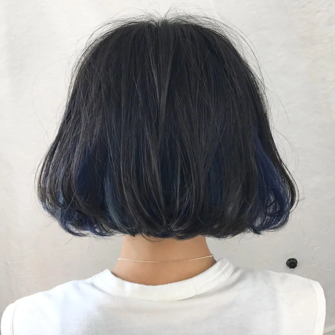 ショート カラー ブリーチ ブルーカラー ネイビーカラー タンバルモリ K-POP好き美容師 🇰🇷Kai.Yのヘアスタイル