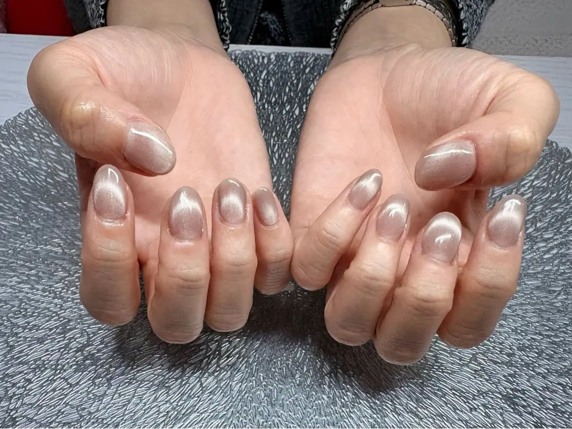 ネイル フットネイル ジェルネイル ラメ(グリッター) マグネットネイル 持ち込み ハンドネイル ハンドケア ♡Bivi♡自爪に 優しいネイルサロンのネイルデザイン
