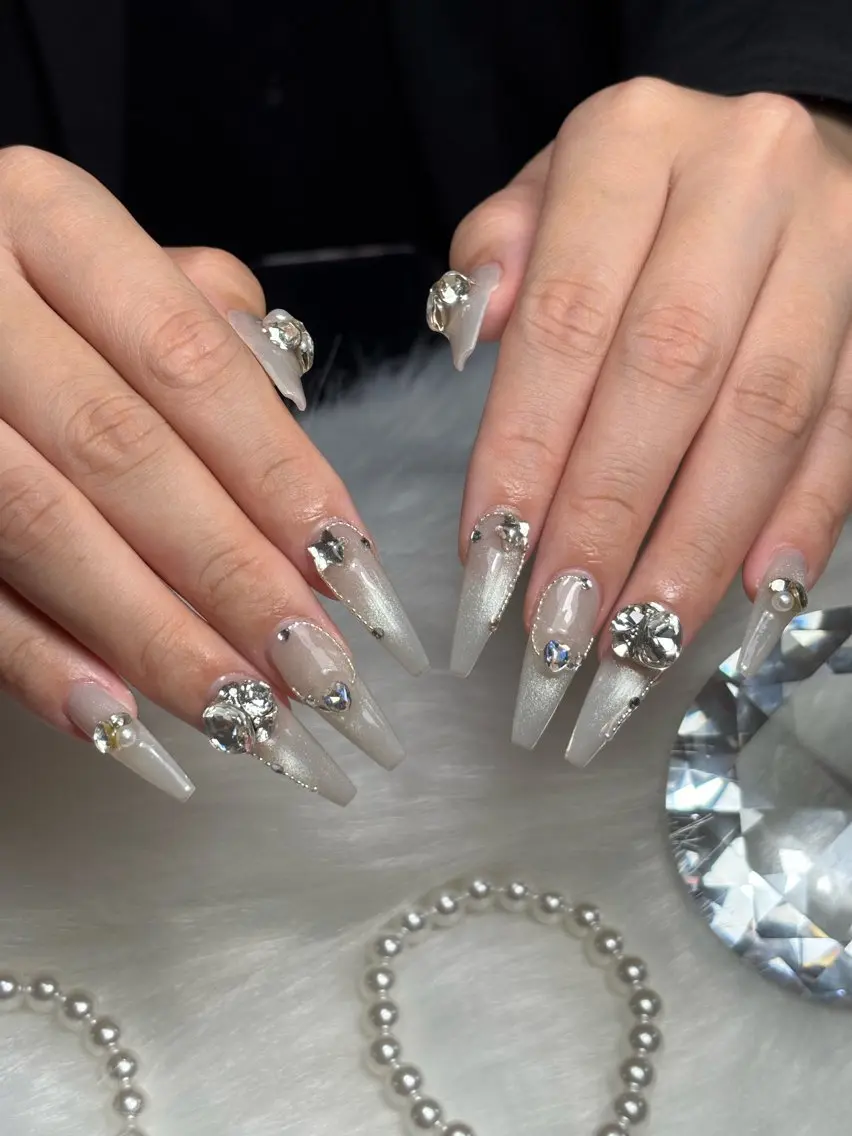 ネイル ジェルネイル キラキラネイル ロングネイル マグネットネイル 持ち込み ハンドネイル Sully Nail Labのネイルデザイン