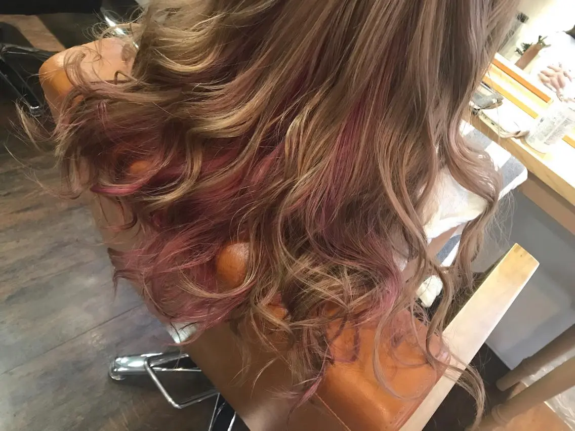 ロング カラー ピンクカラー 伊藤 優希のヘアスタイル