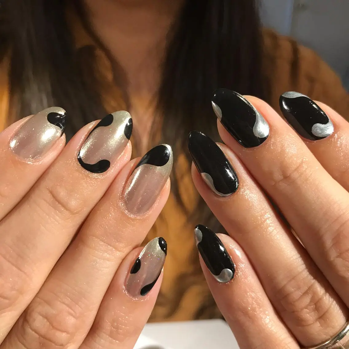 ミディアム ネイル ニュアンスネイル Chocolate Nailsのネイルデザイン