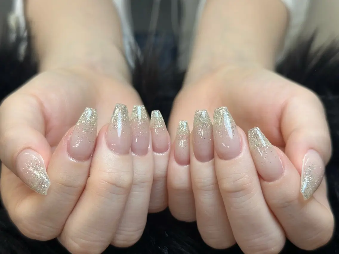 ネイル チークネイル ドット フレンチネイル グラデーション 韓国ネイル ハンドネイル Lisa Nail Salonのネイルデザイン