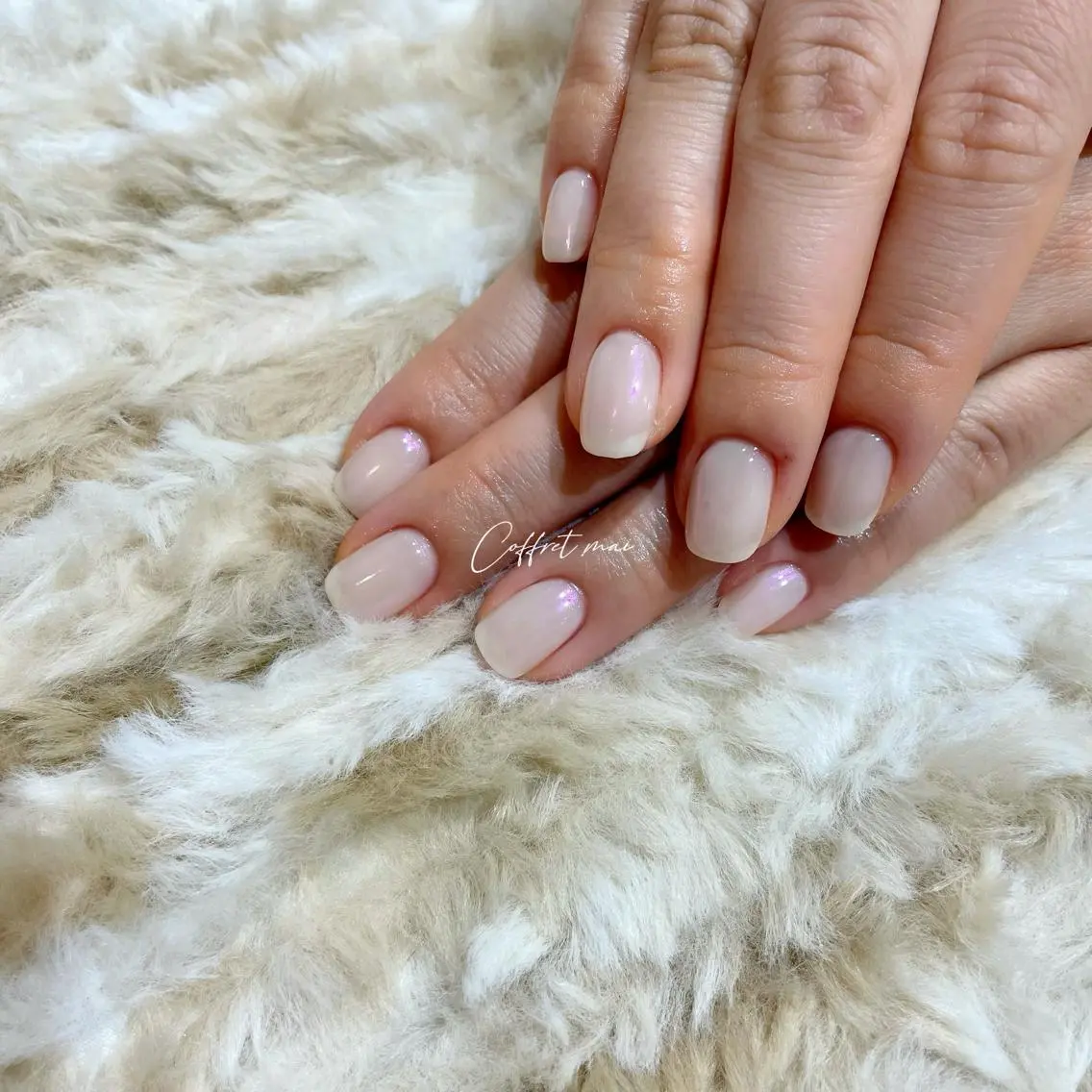 ネイル オーロラネイル ミラーネイル ホワイト 💕WOLTOKYO 池袋💕maiのネイルデザイン