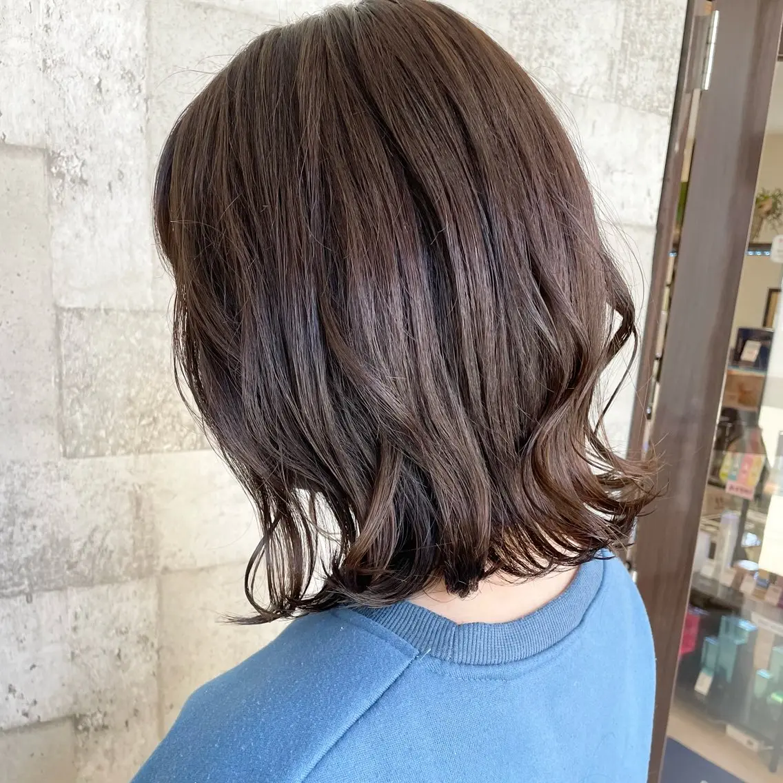 ミディアム カラー アッシュ 外ハネヘア 村上 遥香 店長スタイリストのヘアスタイル
