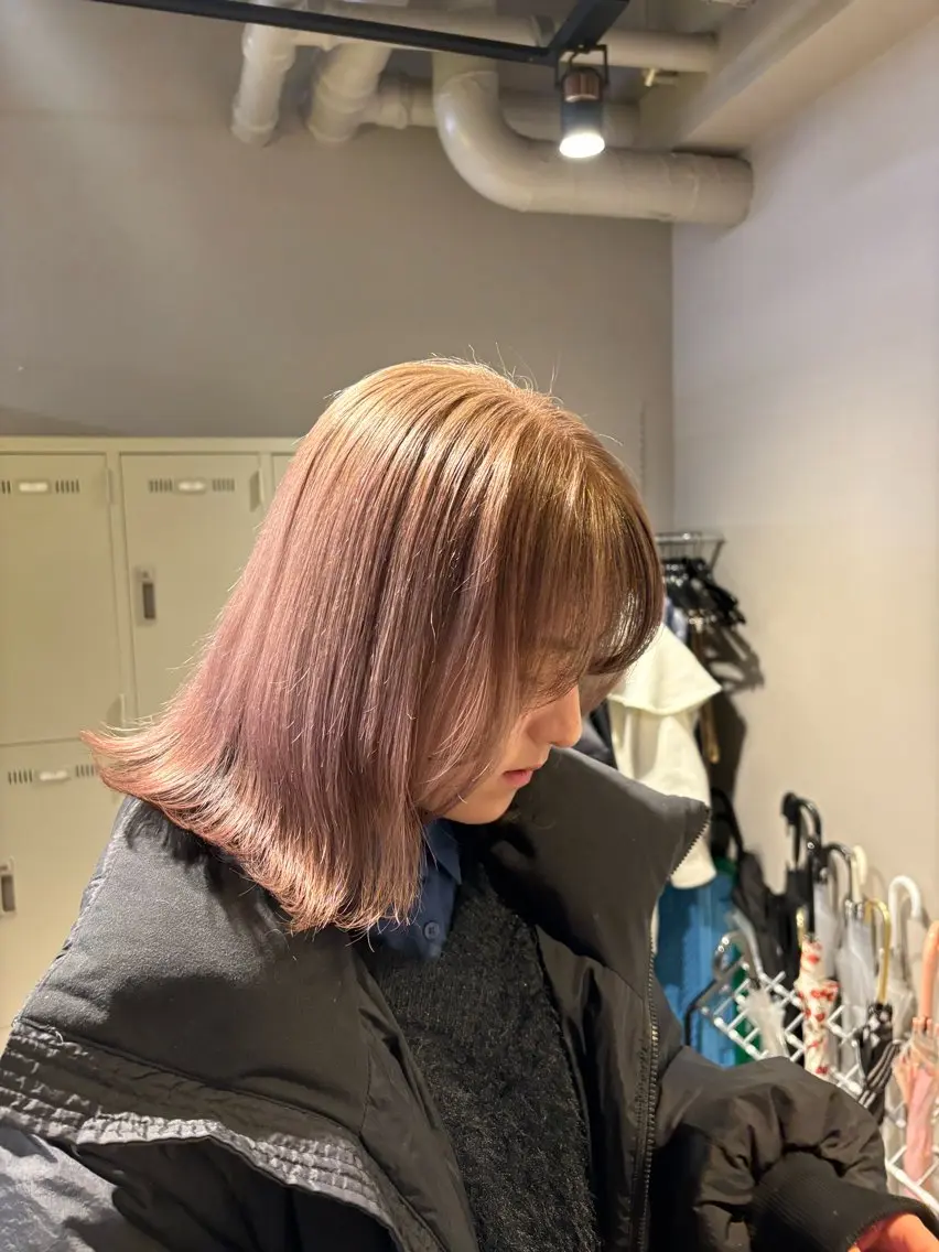 ミディアム カラー 抜け感レイヤー︴ ニュアンスカラーのヘアスタイル