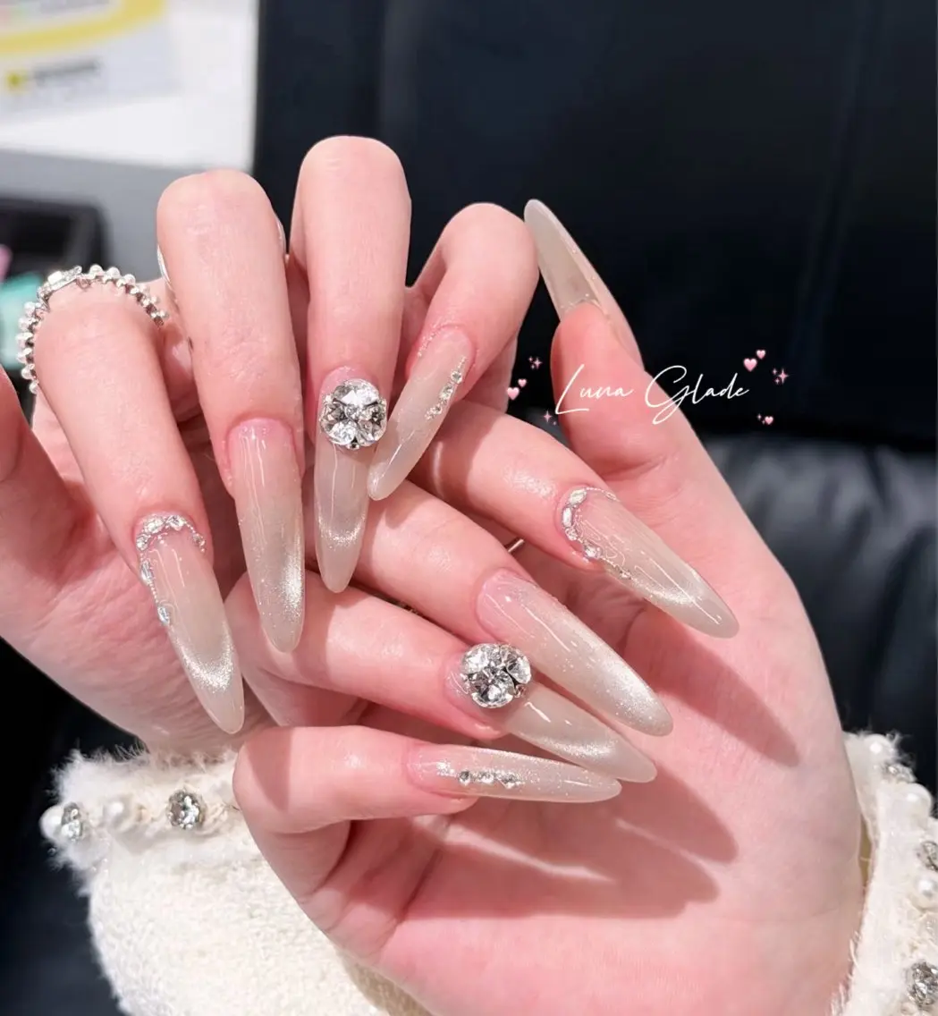 ネイル ハンドネイル Luna Gladeのネイルデザイン