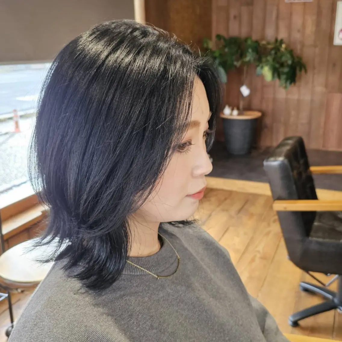 ミディアム くびれヘア かきあげバング 韓国風ヘア シールエクステ🎀 ホシノ🕒ユウカのヘアスタイル