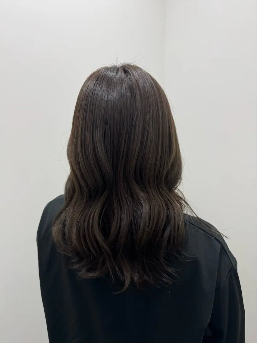 ロング カラー アッシュ 透明感カラー 尾崎 ひなののヘアスタイル