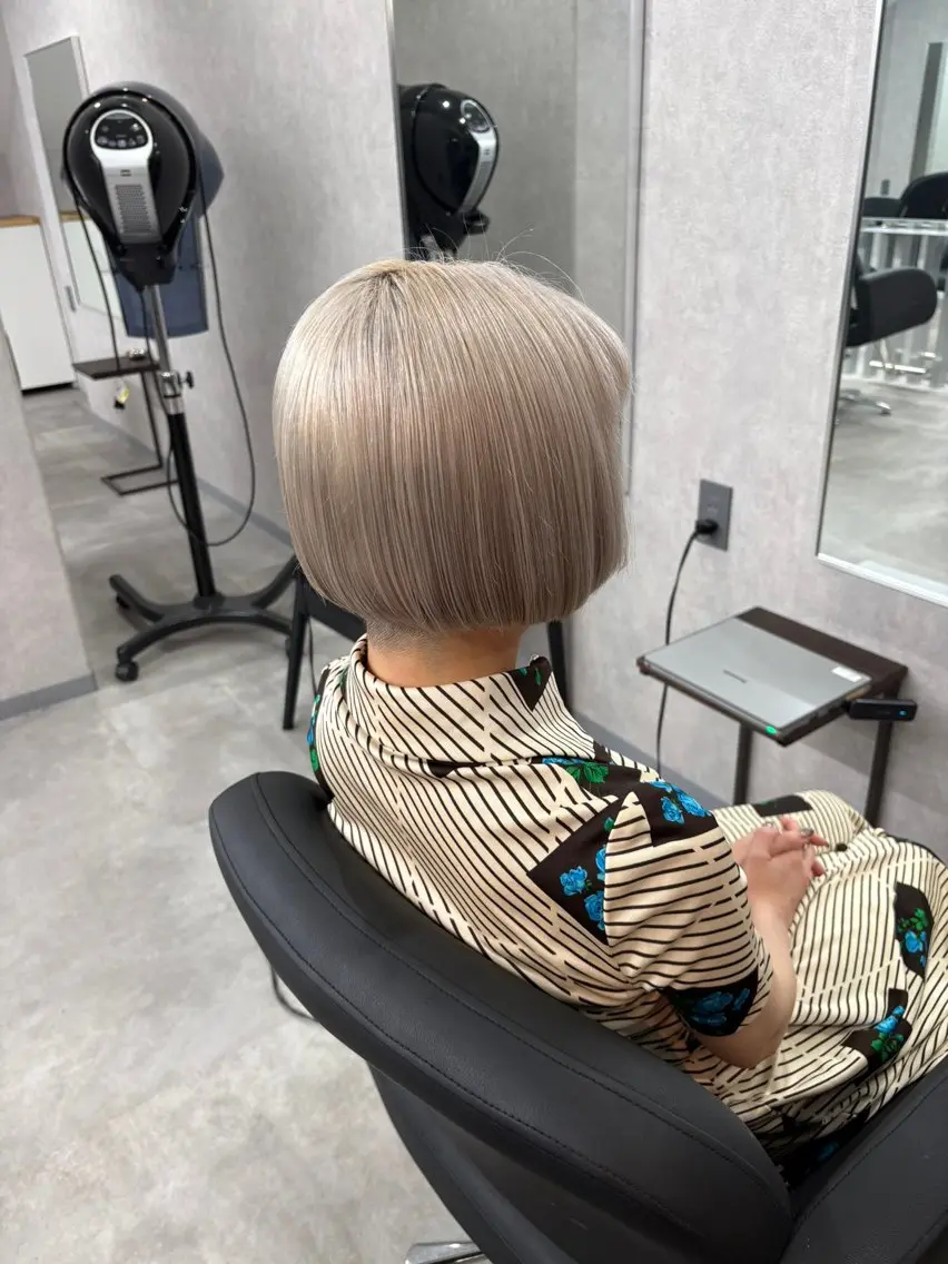 ショート カラー カット ヘアカラー トリートメント 韓国風レイヤー ハイトーンRYOTAのヘアスタイル
