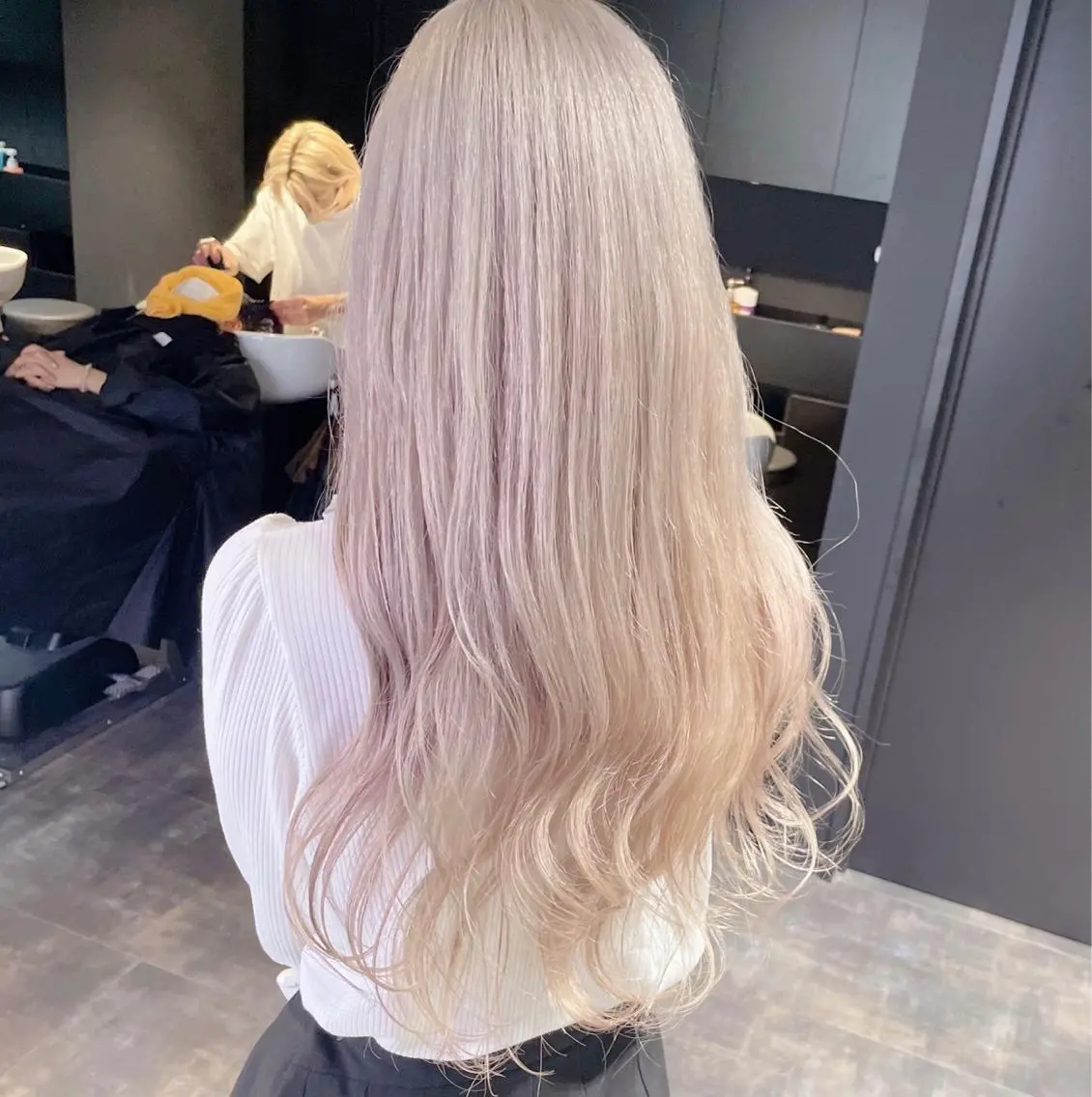 ロング カラー ベージュカラー ホワイトベージュ ヘアカラー トリートメント ✨MiL✨ ✨心斎橋✨のヘアスタイル