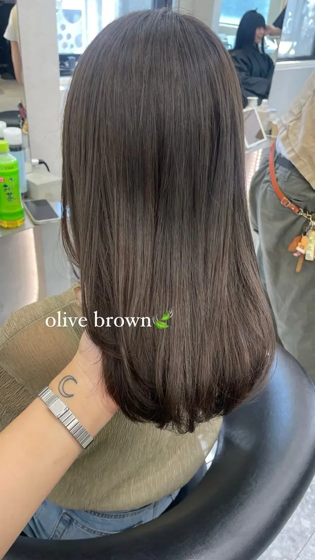 ミディアム ヘアカラー トリートメント 透明感オリーブ🫒/ ブリーチなしWカラーのヘアスタイル