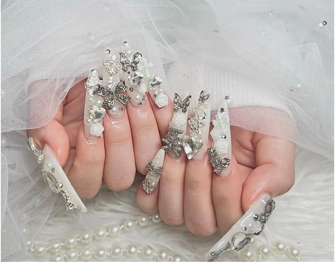 ネイル アートネイル ボルドー フレンチネイル ジェルネイル 氷ネイル・うるうるネイル ハンドネイル Julie Nail Rinのネイルデザイン