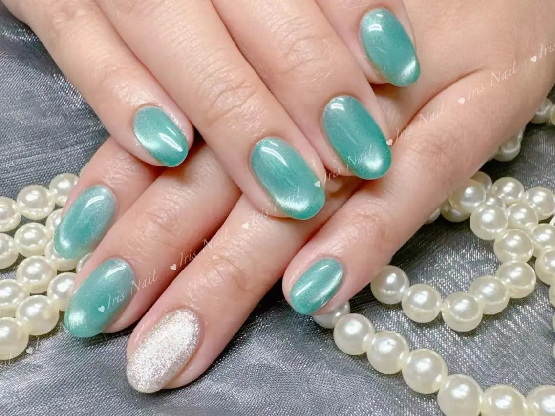 ネイル グリーン マグネットネイル マグネットワンカラー ワンカラーネイル ハンドネイル ハンドケア 🍒IRIS Nail🌸のネイルデザイン